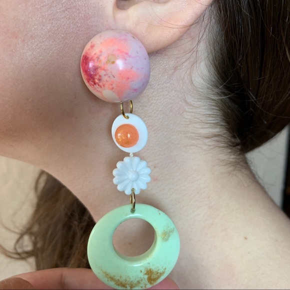 Handmade vintage upcycled resin galaxy earrings - Picture 3 of 7